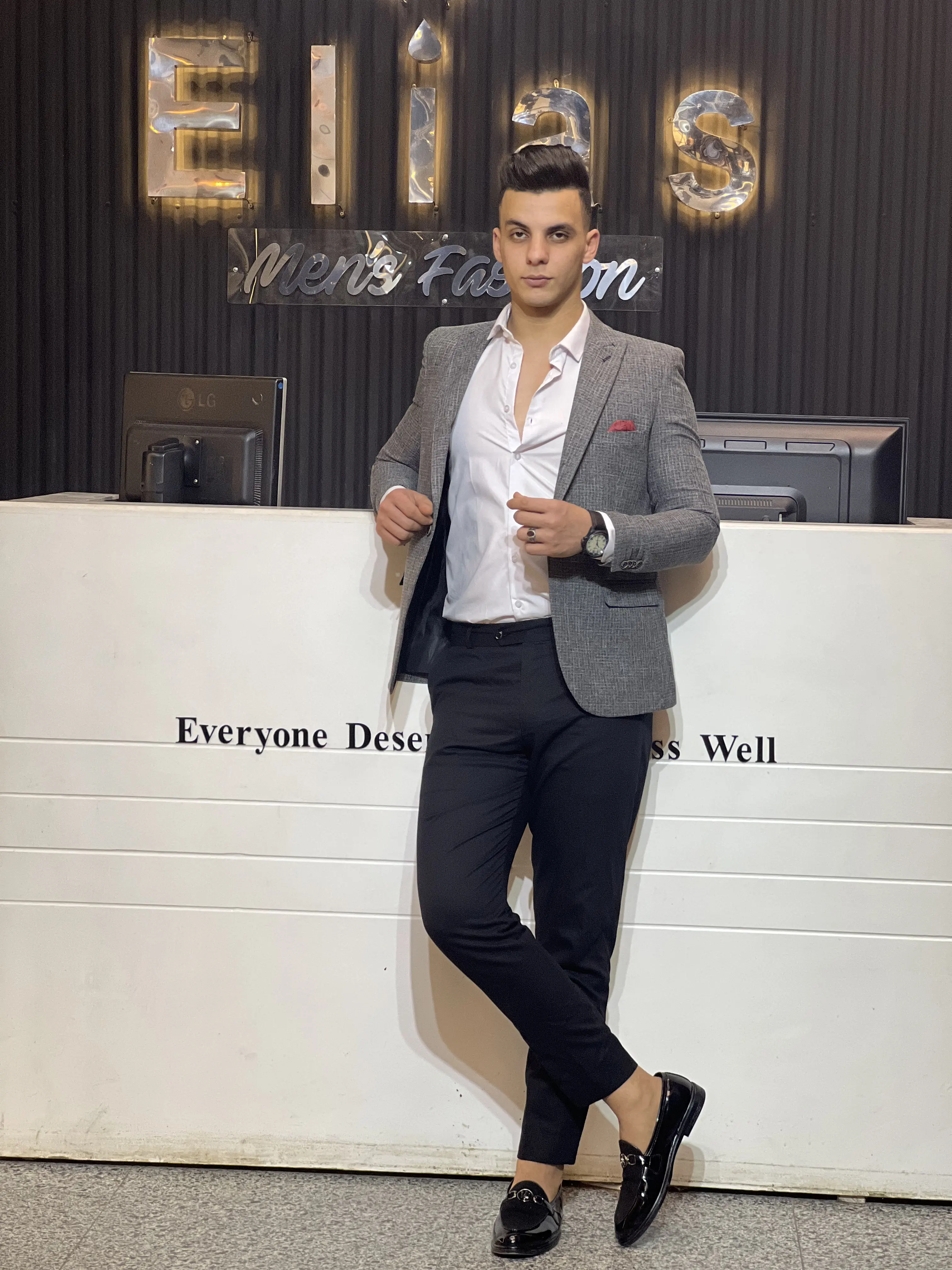 Gray \ - Slim fit two-piece suit (blazer - pants) \ - Turkish buttons with a gray blazer with a burgundy handkerchief, or sparkling \ - pants, suitable for your Vietnamese.